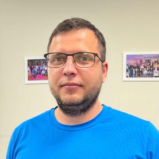 qodef-team-image