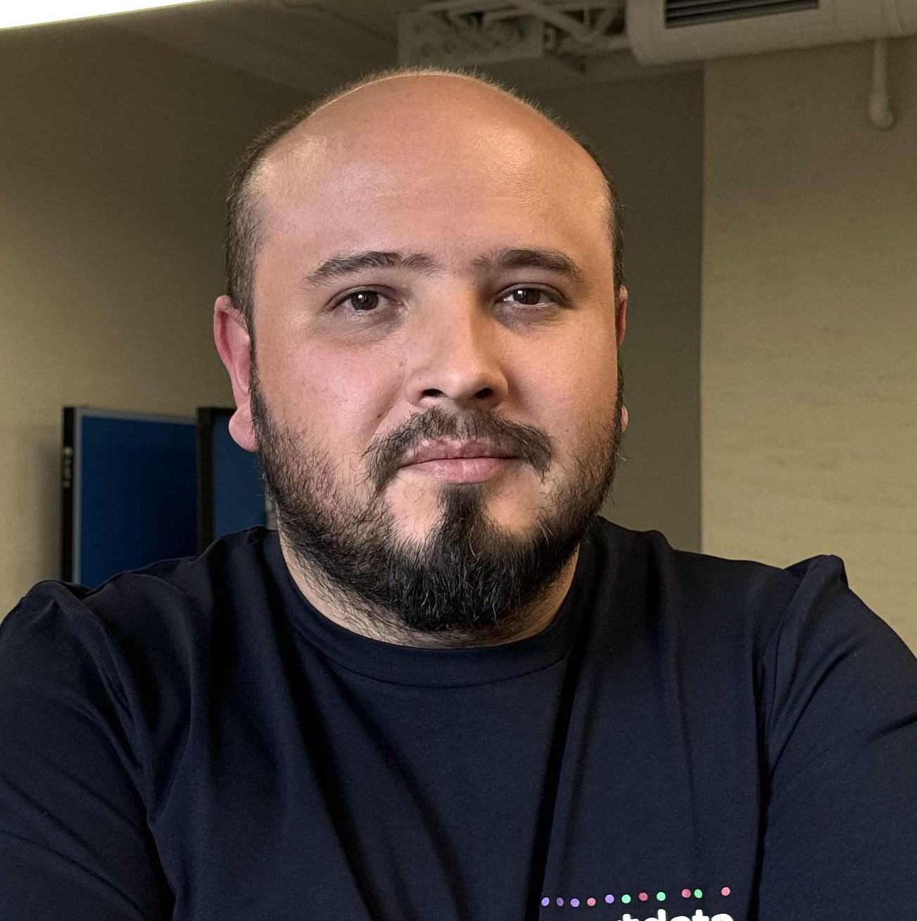 qodef-team-image